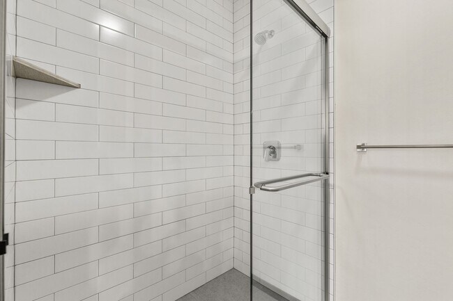Building Photo - Beautiful Newer Condo near Monforton School