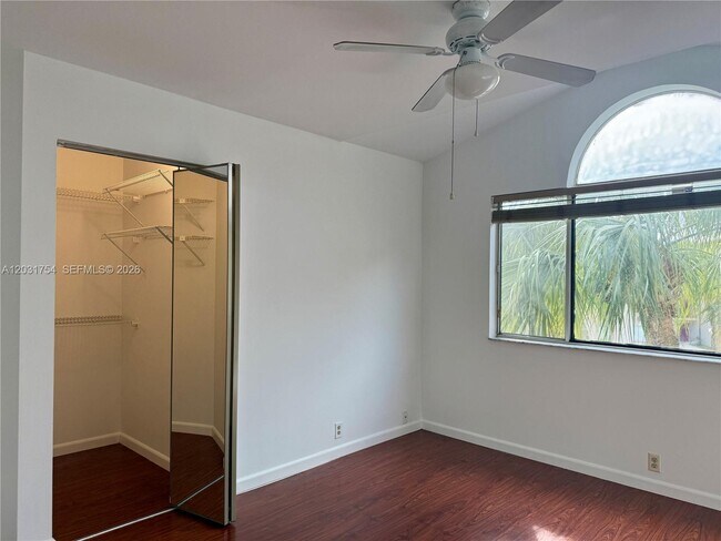 Building Photo - 9435 SW 140th Ct