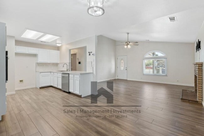 Building Photo - 2651 Elsinore St