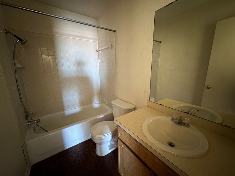 Building Photo - 4506 Sylvia Dr