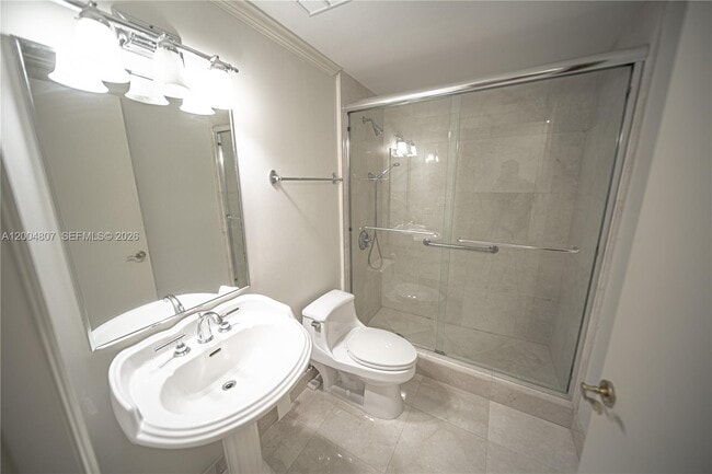 Building Photo - 20201 E Country Club Dr