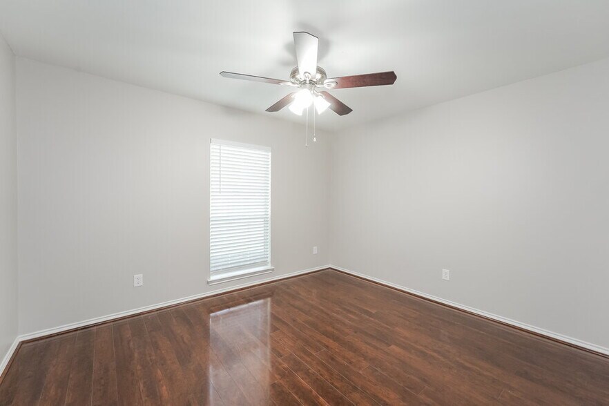 Building Photo - 3830 Lake Ballinger Ln