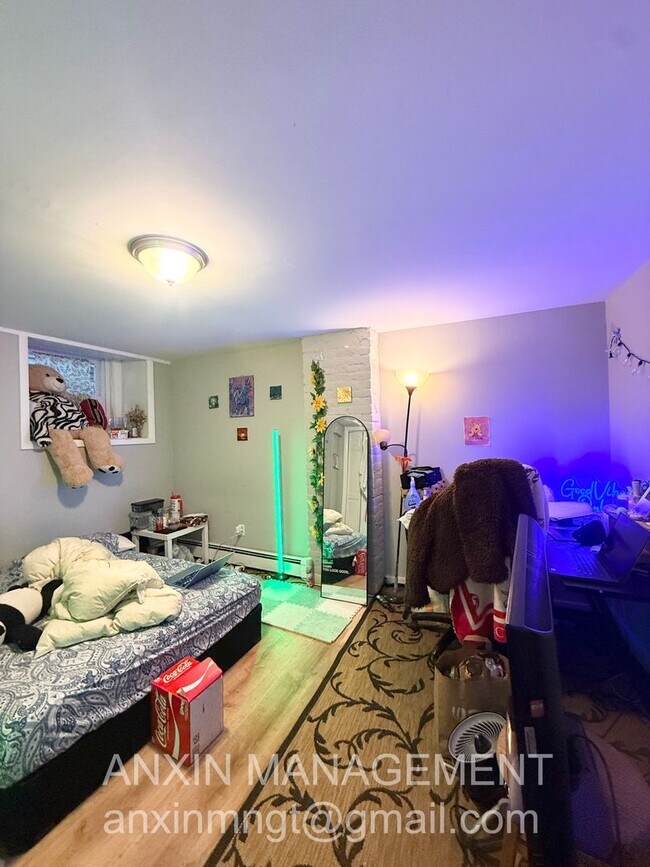 Building Photo - 71 Gardner St