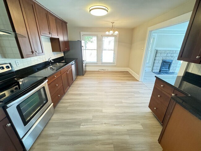 Building Photo - Newly REMODELED STONE HOUSE near downtown,...