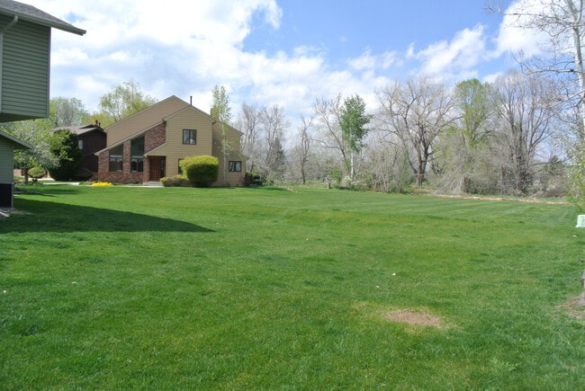 Building Photo - Boulder Townhome 3 bed, 2.5 bath