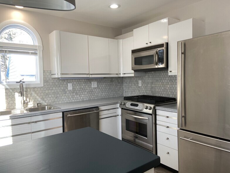 Building Photo - 50 Carteret St