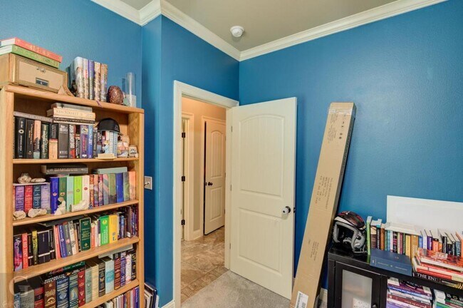 Building Photo - 364 Wood Springs