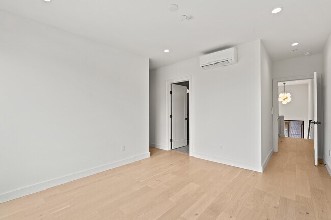 Building Photo - 614 5th Ave S
