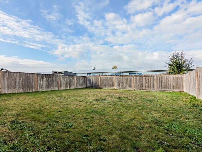 Building Photo - 16626 40th Ave NE