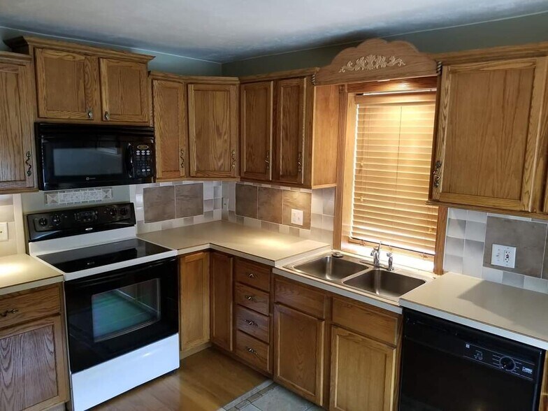 Building Photo - 936 Garfield St