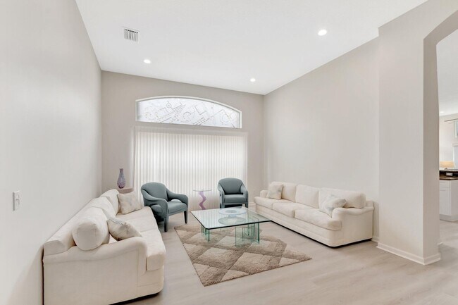 Building Photo - 7566 Pebble Shores Terrace
