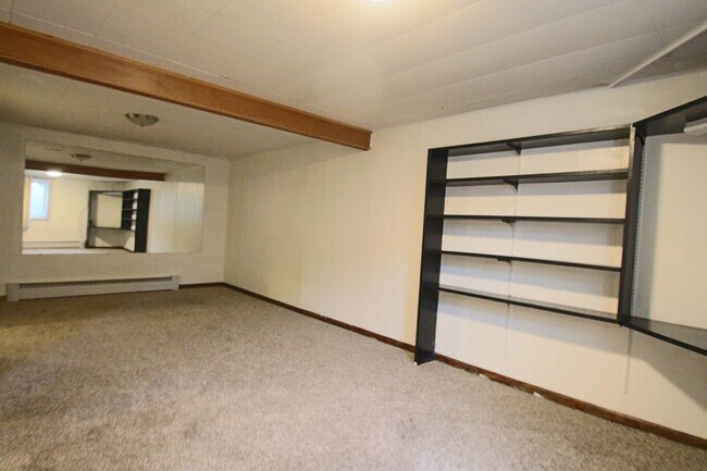 Building Photo - 2565 Willow Ln