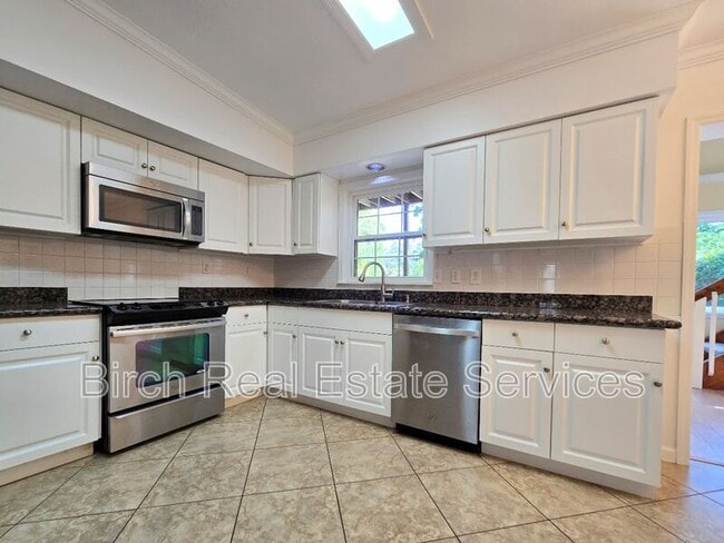 Building Photo - 733 Scotland St