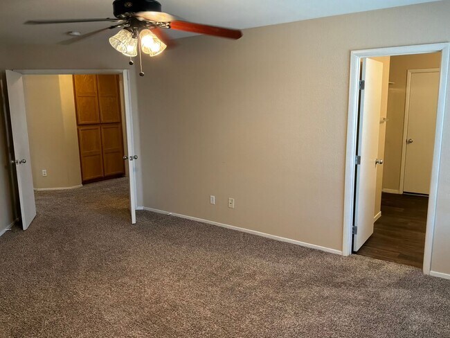 Building Photo - 2 Story 4 bedrooms 2.5 Bathrooms 2 car garage.