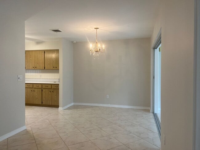 Building Photo - 2BR+Bonus Room/2 bathroom SFH on Venice Is...