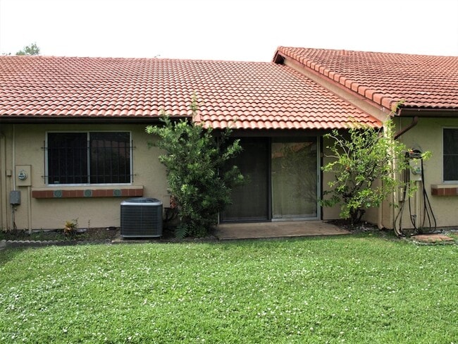Building Photo - 1527 Waldorf Cir NE