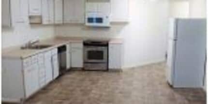 Building Photo - Paynesville Property
