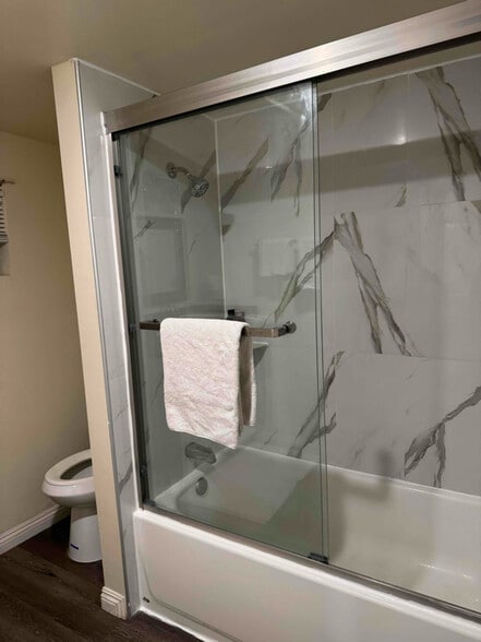 Building Photo - 43 N Grand Oaks Ave