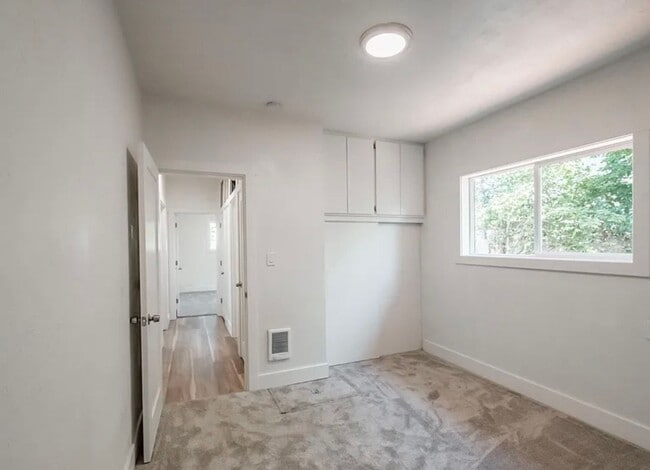 Building Photo - 3 Bedroom Home on Large Corner Lot!