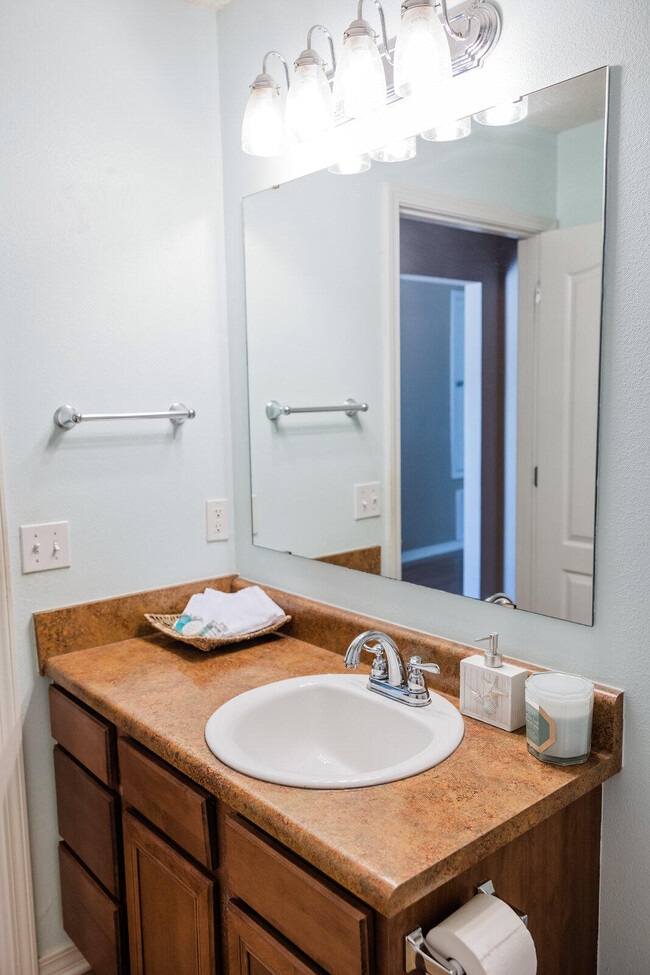 Building Photo - 2026 Catline Cir