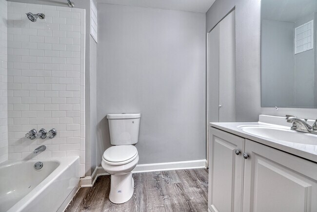 Building Photo - Woodward St