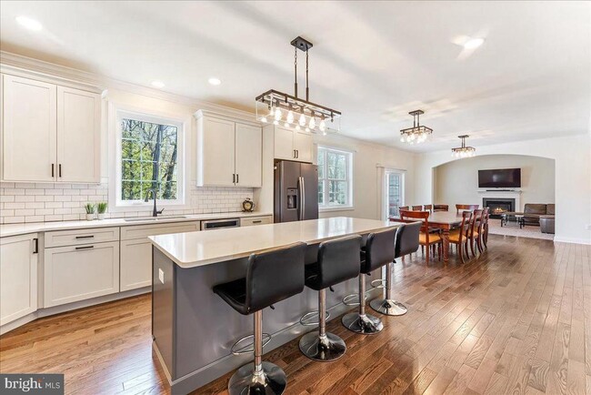 Building Photo - 321 Middletown Rd