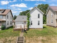 Building Photo - 1915 Maple Ave NE