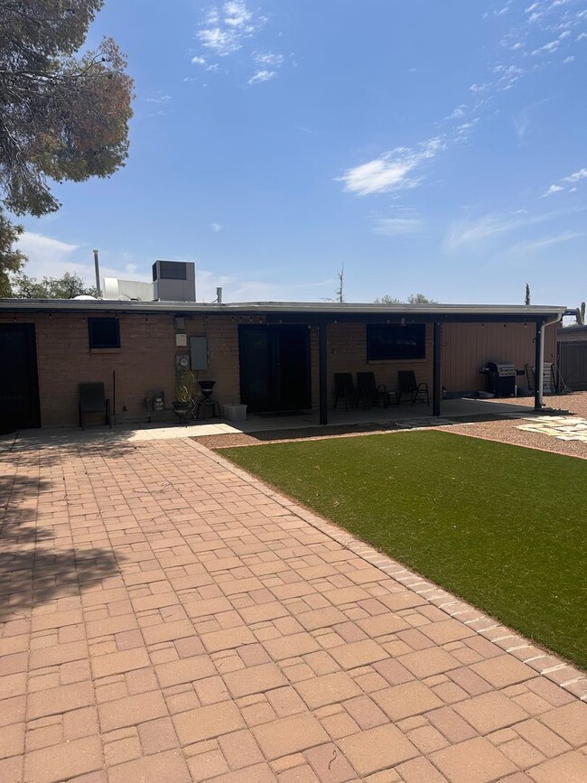 Building Photo - 7221 E Brooks Dr