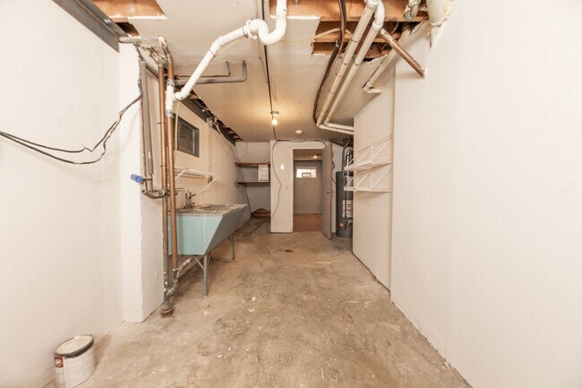 Building Photo - Anderson - Updated and spacious 3 bed 2.5 ...