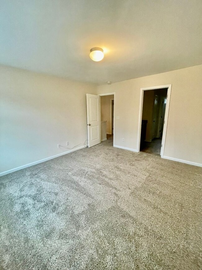 Building Photo - 244 Village Creek Way