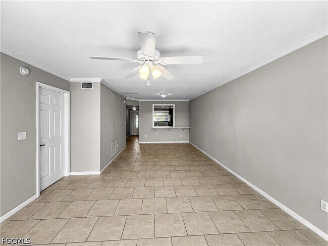 Building Photo - 4530 SW 10th Ave