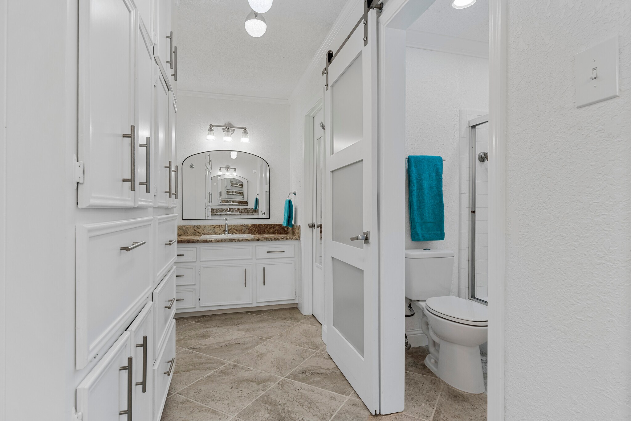 main bathroom - 7105 Fish Pond Rd