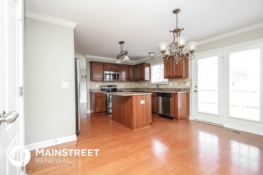 Building Photo - 1129 Matheus Dr