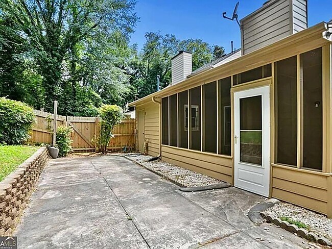 Building Photo - 1140 Magnolia Way SE