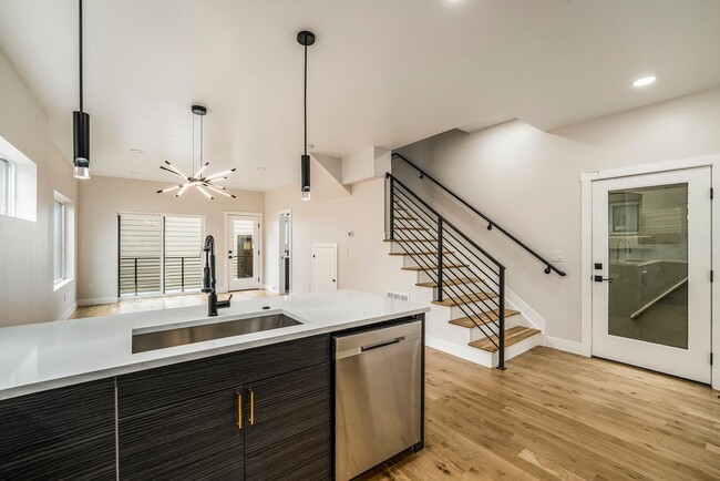 Building Photo - Back Duplex in Denver's Jefferson Park Nei...