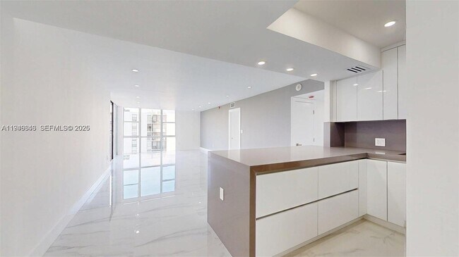 Building Photo - 3625 N Country Club Dr