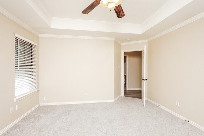Building Photo - 3000 Huntington Ct