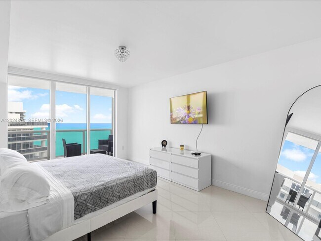 Building Photo - 1830 S Ocean Dr