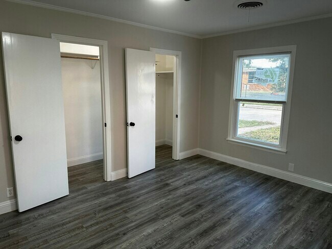 Building Photo - 209 Pendleton St