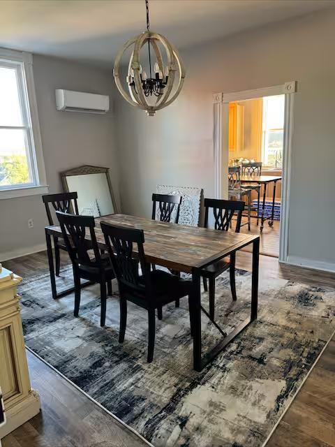 Building Photo - 302 W Potomac St