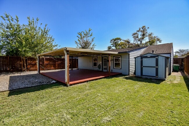 Building Photo - 7418 Jalna St