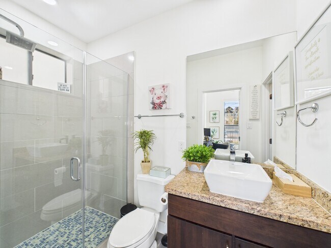 Building Photo - 1404 Spring St