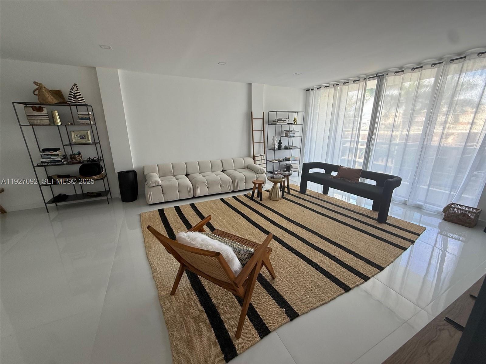 Building Photo - 9381 E Bay Harbor Dr