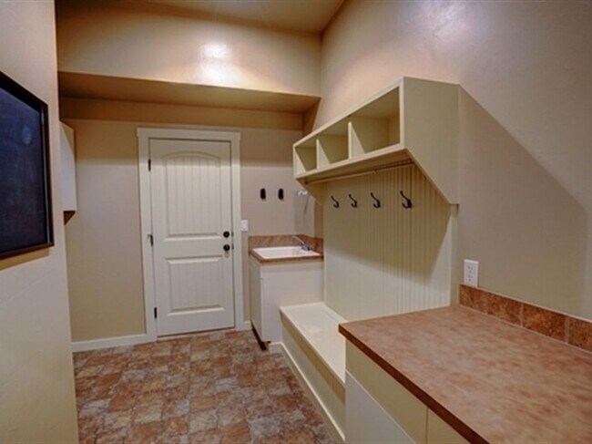 Building Photo - 4770 E Pegasus Ct