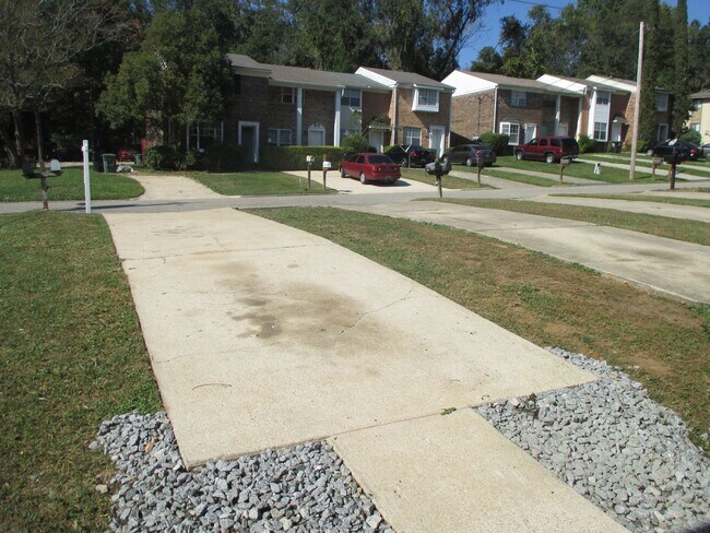 Building Photo - 1569 Jacks Dr