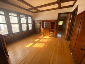 Building Photo - 607 N Humphrey Ave