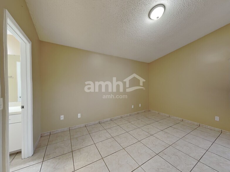 Building Photo - 4232 Pacifica Dr