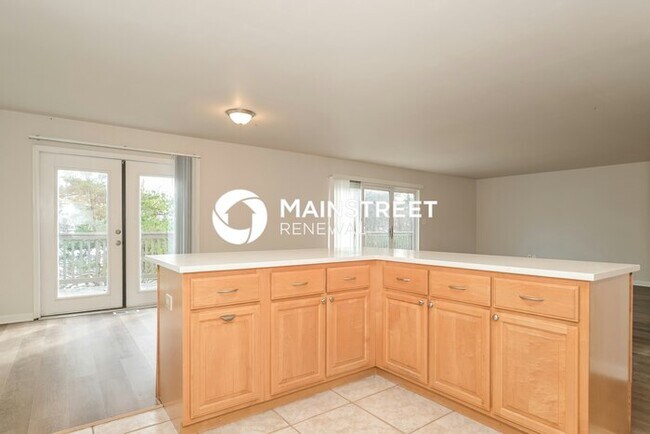 Building Photo - 4 Bedroom Pet-Friendly Home in BALLWIN, MO with Main Street Renewal