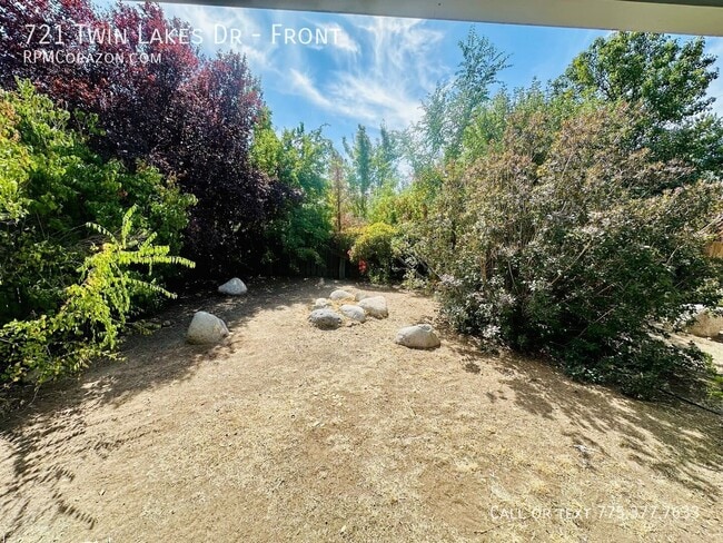 Building Photo - 721 Twin Lakes Dr