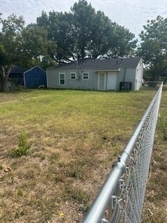 Building Photo - 2747 Poinsettia Dr